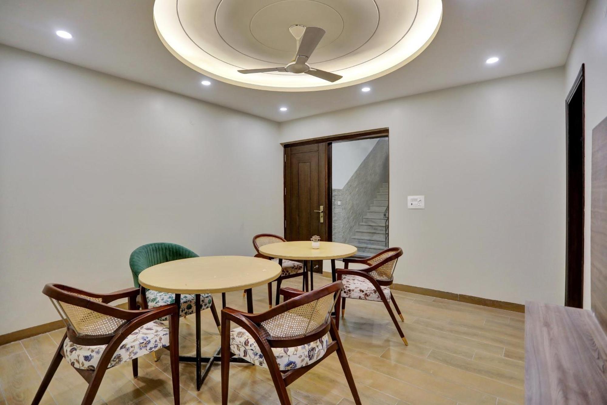 Hotel Townhouse Xanthe Noida Esterno foto