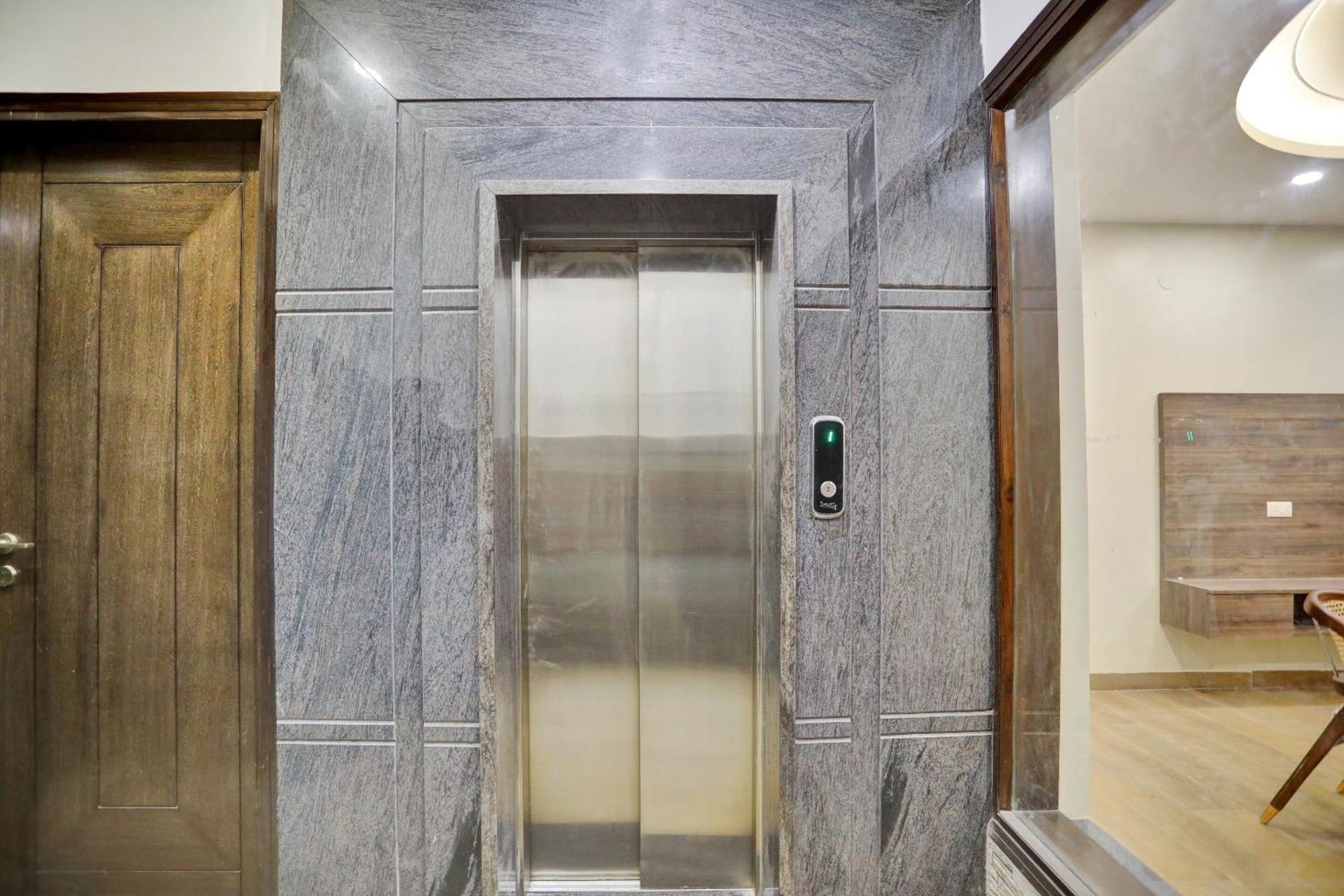 Hotel Townhouse Xanthe Noida Esterno foto