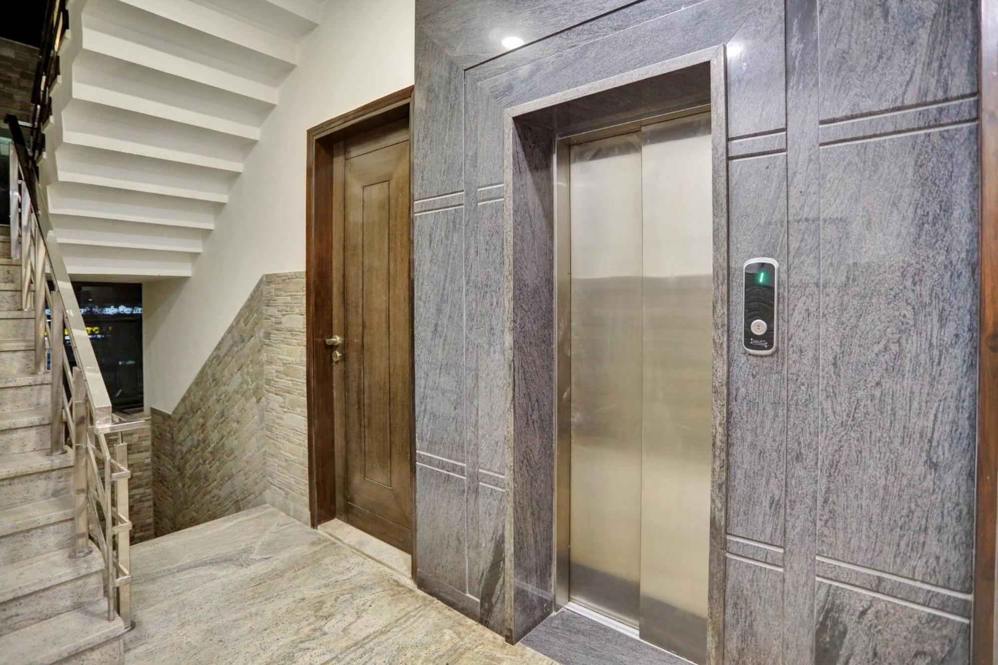 Hotel Townhouse Xanthe Noida Esterno foto